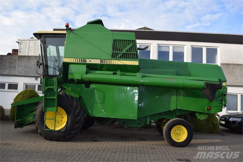 John Deere 1065 联合收割机