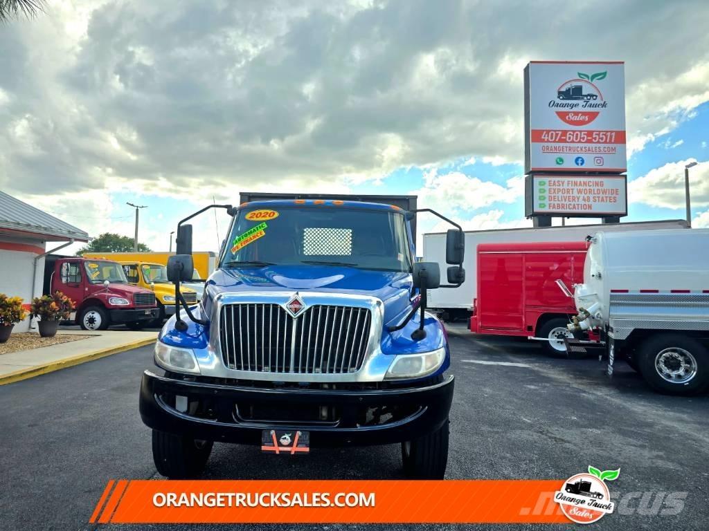 International MV607 平板栏板货车