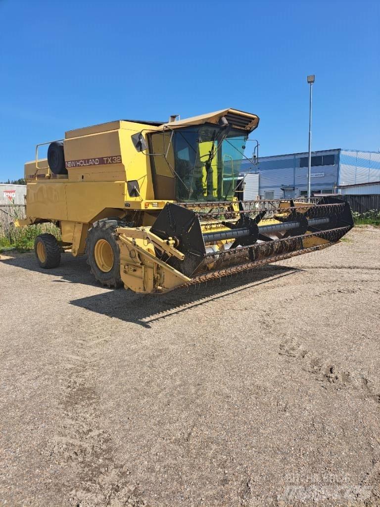 New Holland TX32 联合收割机