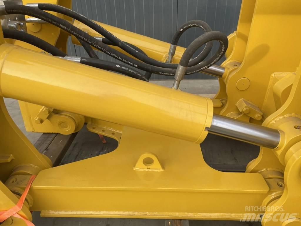 Komatsu D85 松土器