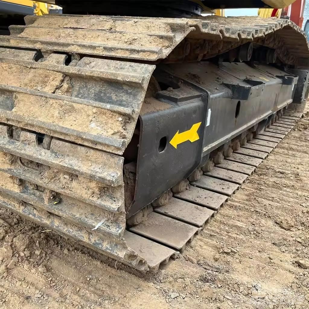 Komatsu PC 220 履带挖掘机