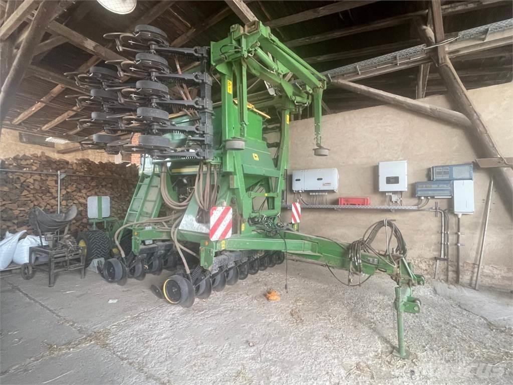 John Deere 750 A 条播机