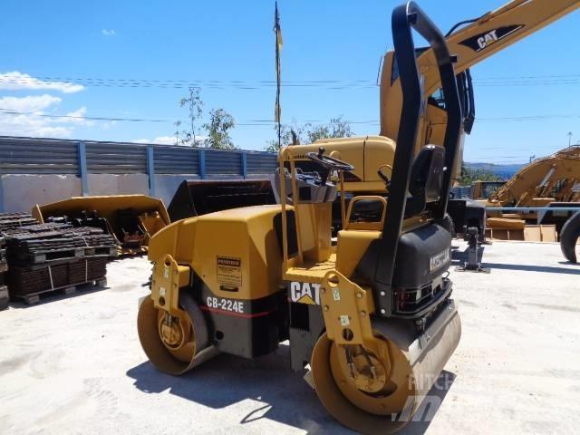 CAT CB224D 双轮压路机