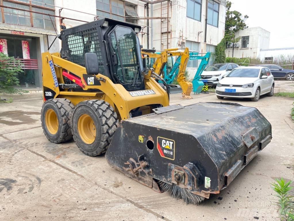 CAT 226B 滑移装载机