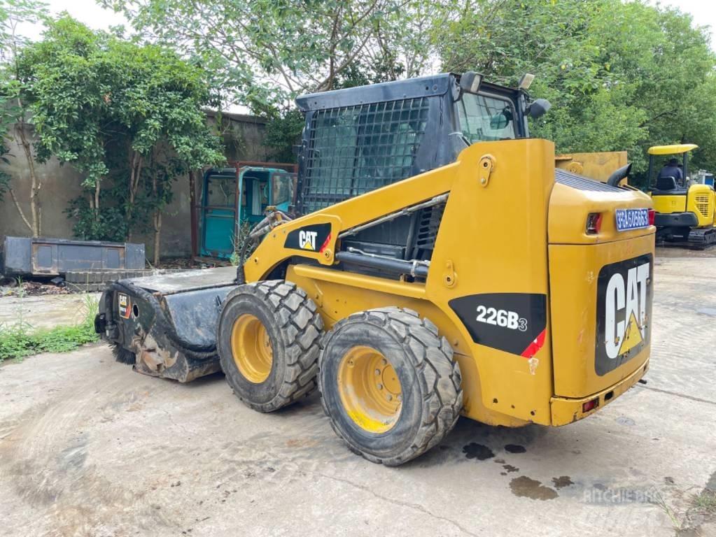 CAT 226B 滑移装载机