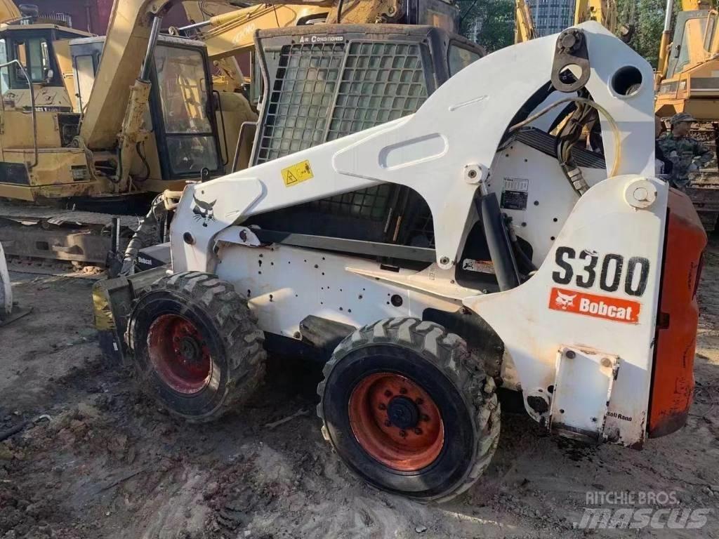 Bobcat S 300 滑移装载机