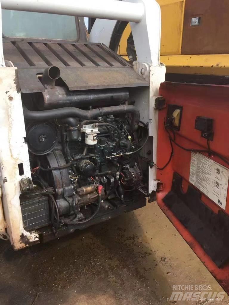 Bobcat S 300 滑移装载机