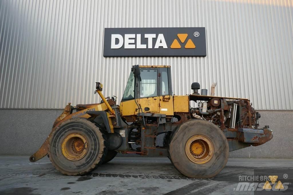 Komatsu WA470-6 轮式装载机
