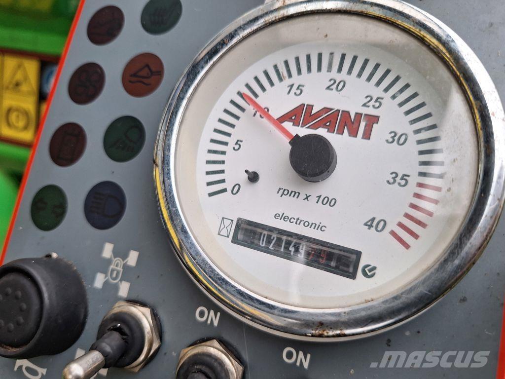 Avant 735 TDL 特种挖掘机