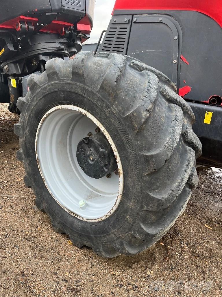 Komatsu 911 收割机