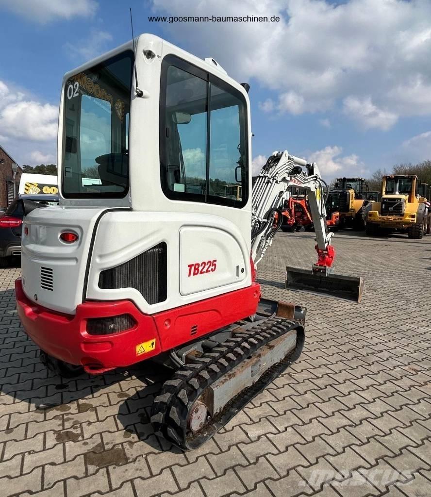 Takeuchi TB 225 小型挖掘机
