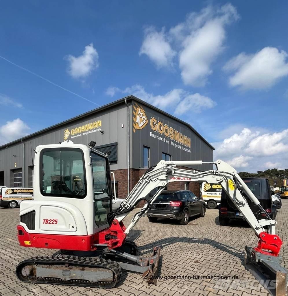 Takeuchi TB 225 小型挖掘机