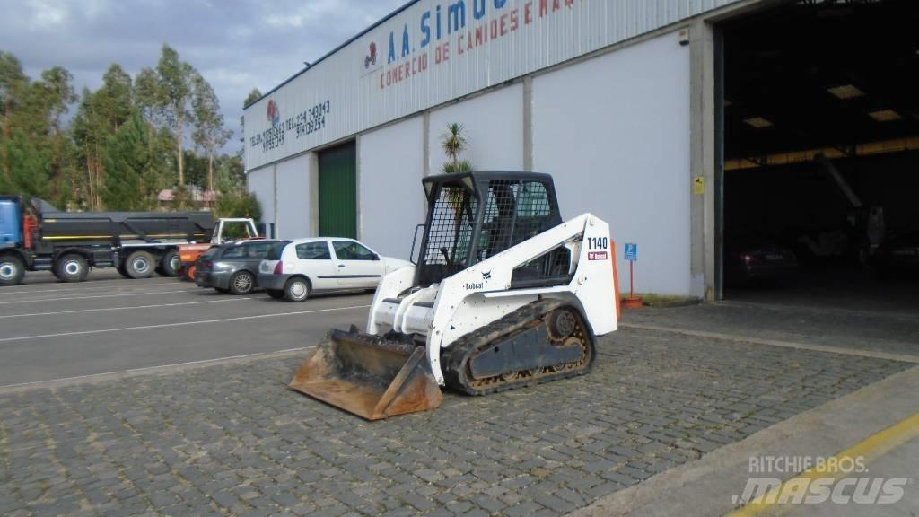 Bobcat T 140 滑移装载机