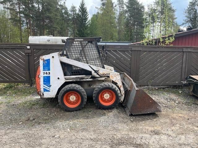 Bobcat 743 滑移装载机