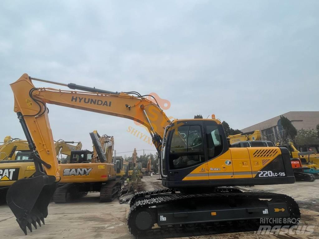 Hyundai Robex 220 履带挖掘机