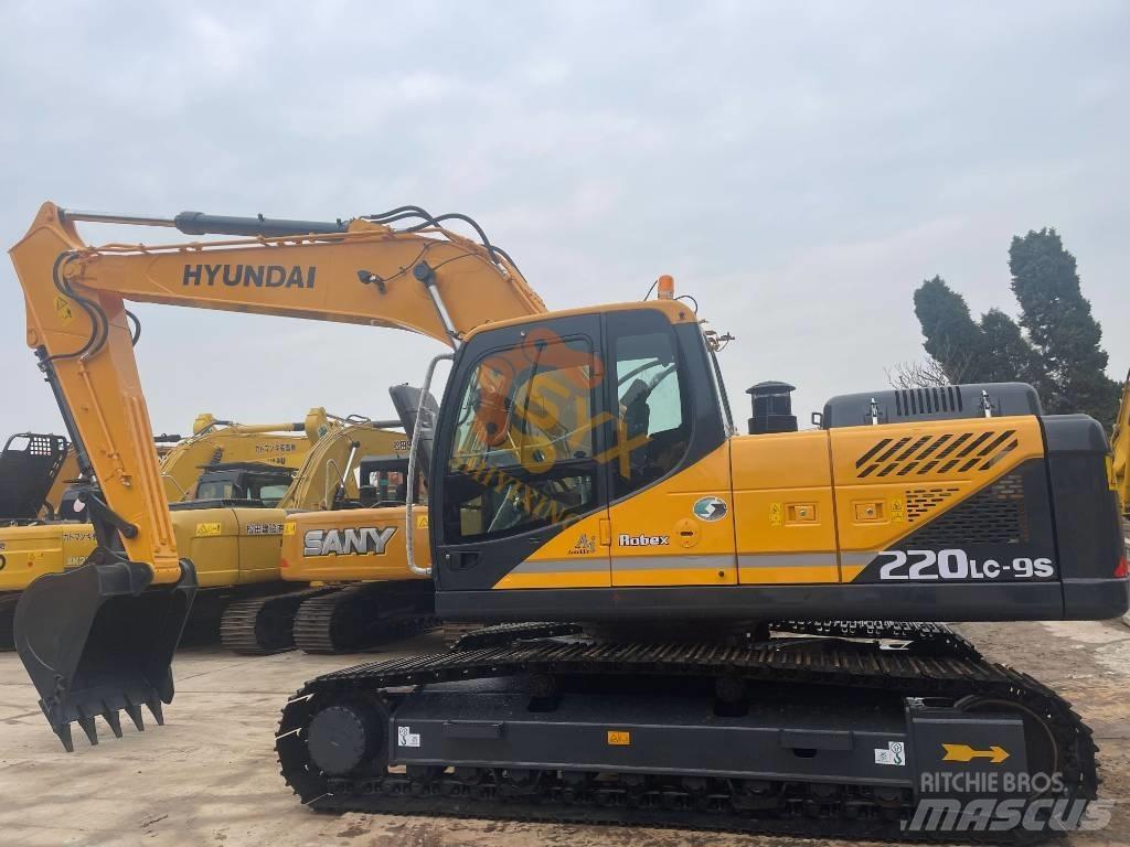Hyundai Robex 220 履带挖掘机