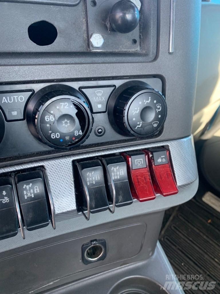 Kenworth T-880 牵引车