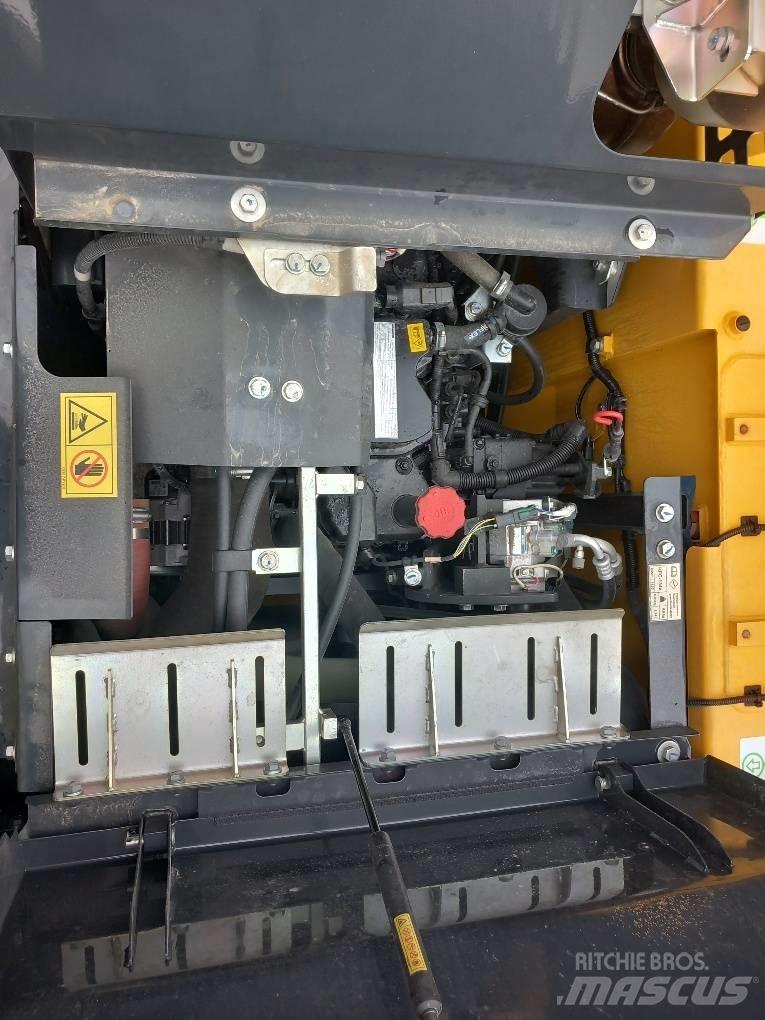 Komatsu PW160-11E0 轮式挖掘机