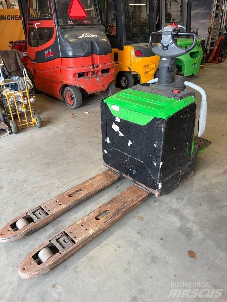 Cesab P322 电动搬运车