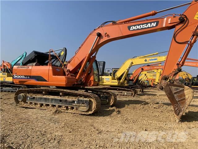 Doosan DH300 履带挖掘机