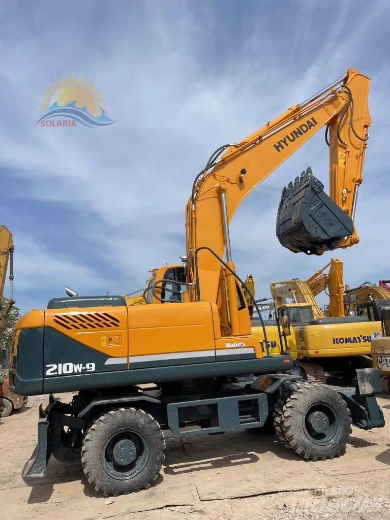 Hyundai R210W-9 轮式挖掘机