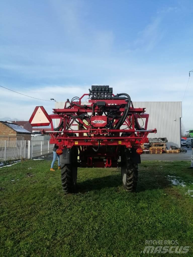 Hardi Navigator 3000 牵引式喷雾机