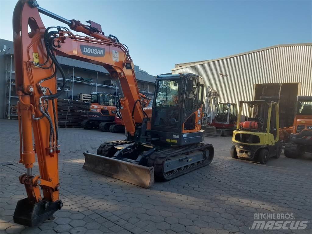 Doosan DX85R-3 中型挖掘机