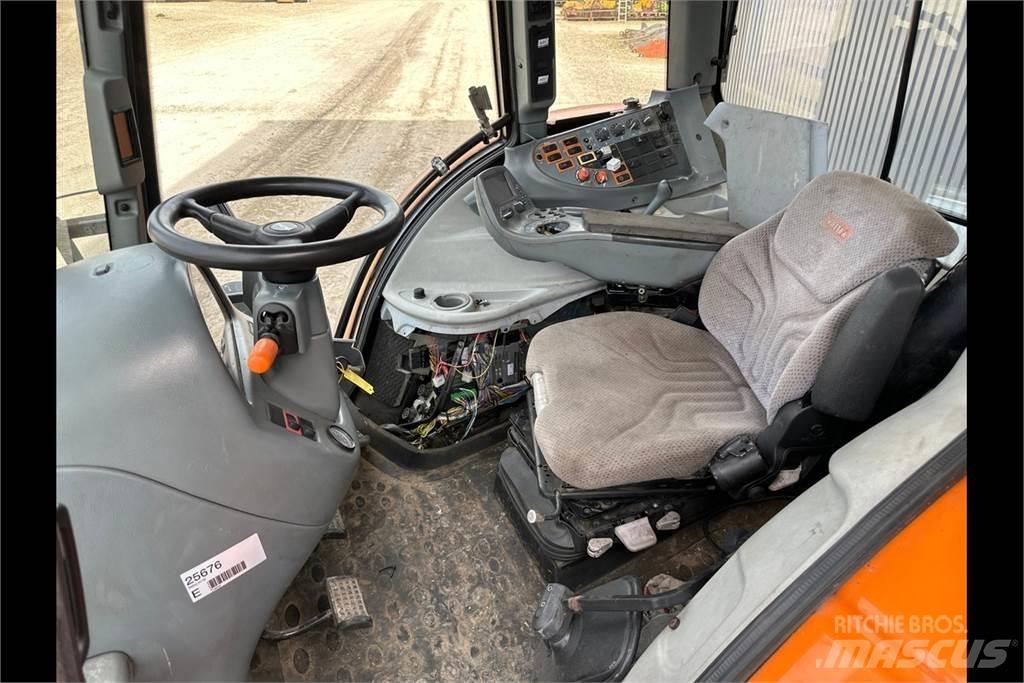 Valtra N142 拖拉机/农用车