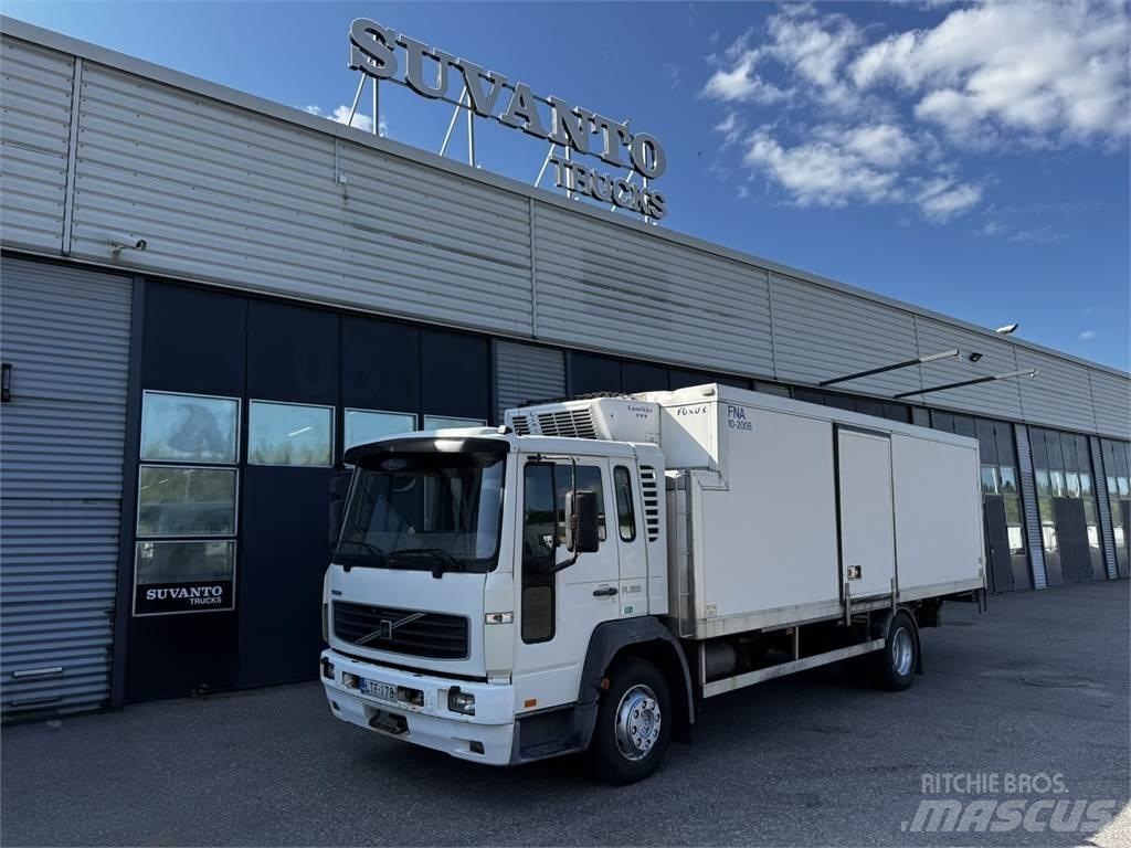 Volvo FL220 厢式货车