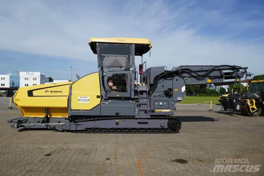 Bomag BMF 2500 M 给料机