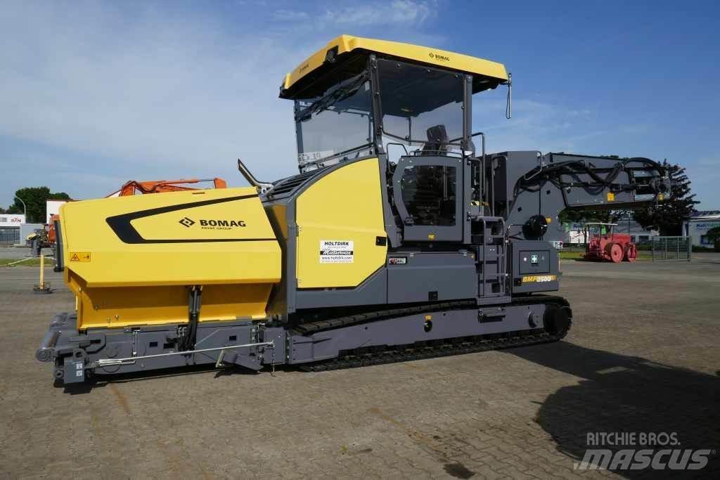 Bomag BMF 2500 M 给料机