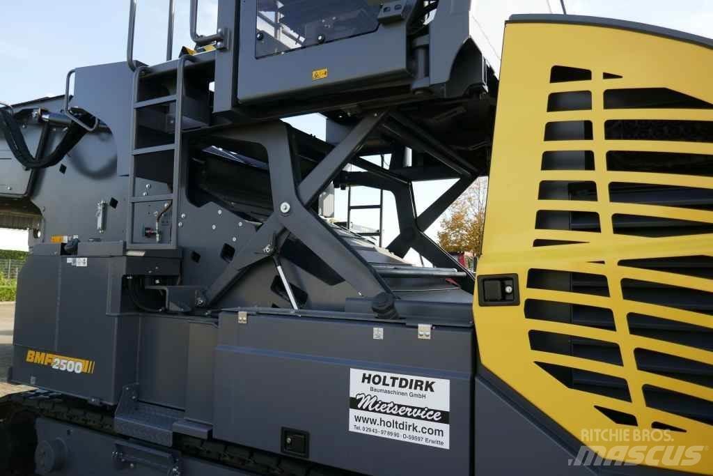 Bomag BMF 2500 M 给料机
