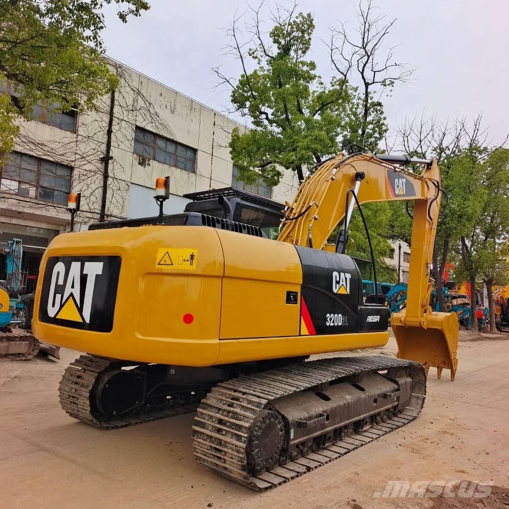 CAT 320 D2L 履带挖掘机
