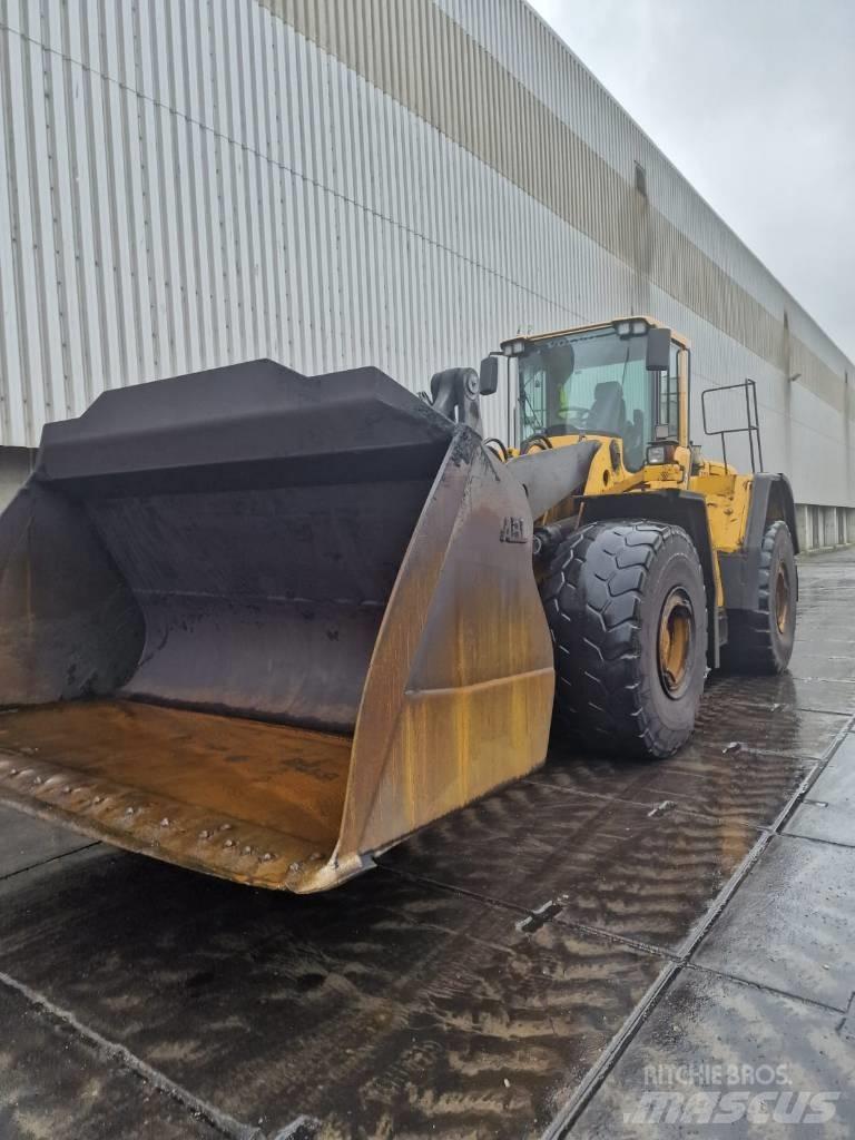 Volvo L 220 F 轮式装载机