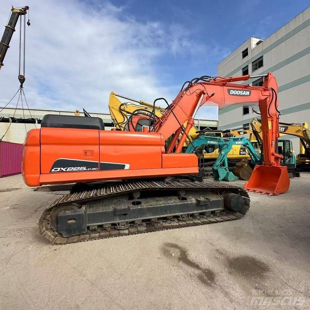 Doosan DX 225 LC-9C 履带挖掘机