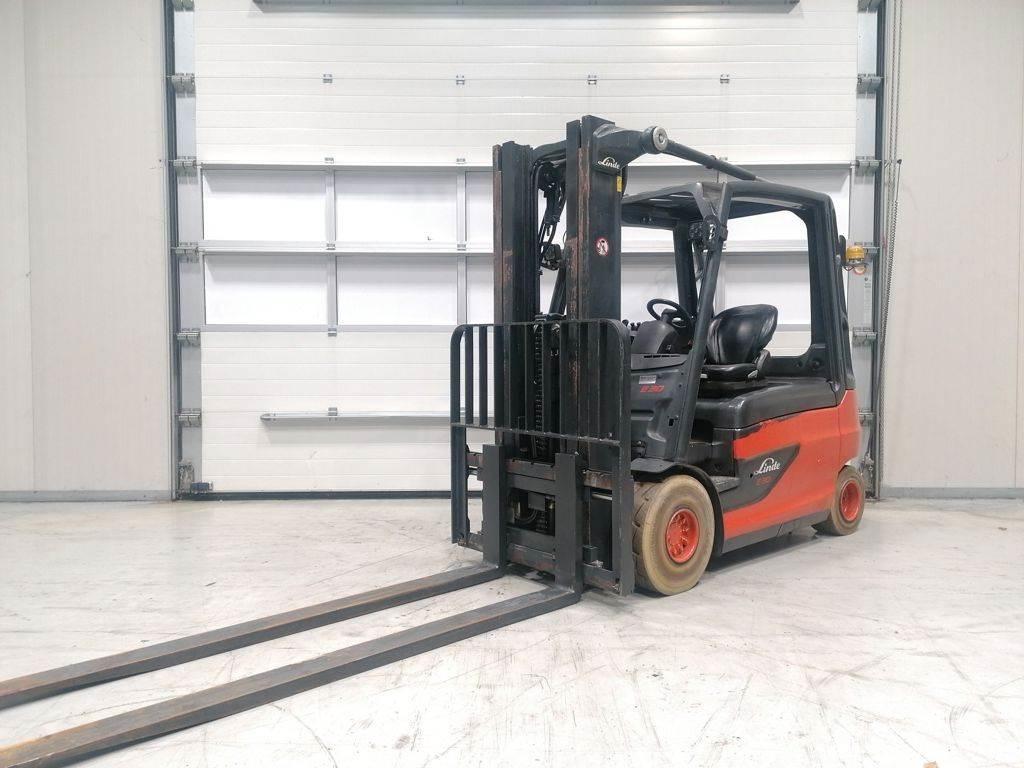 Linde E30L-01 电动叉车