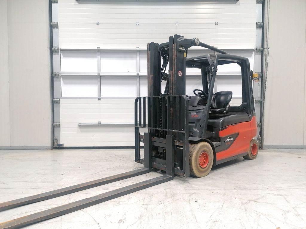 Linde E30L-01 电动叉车