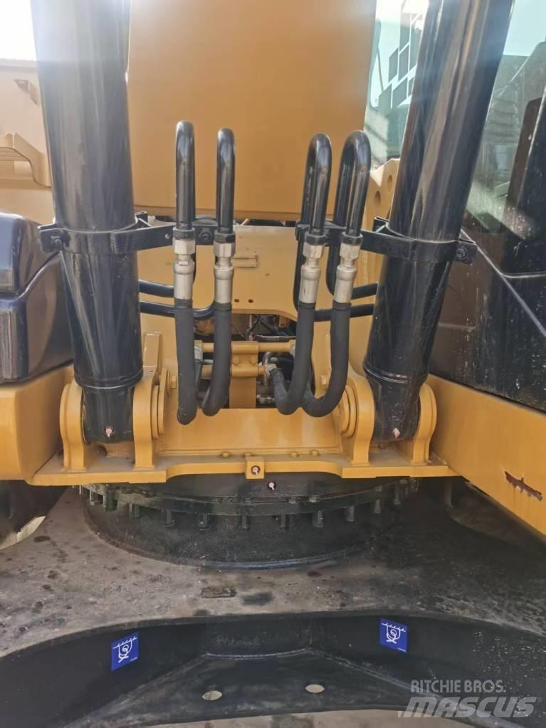 CAT 320d2 履带挖掘机