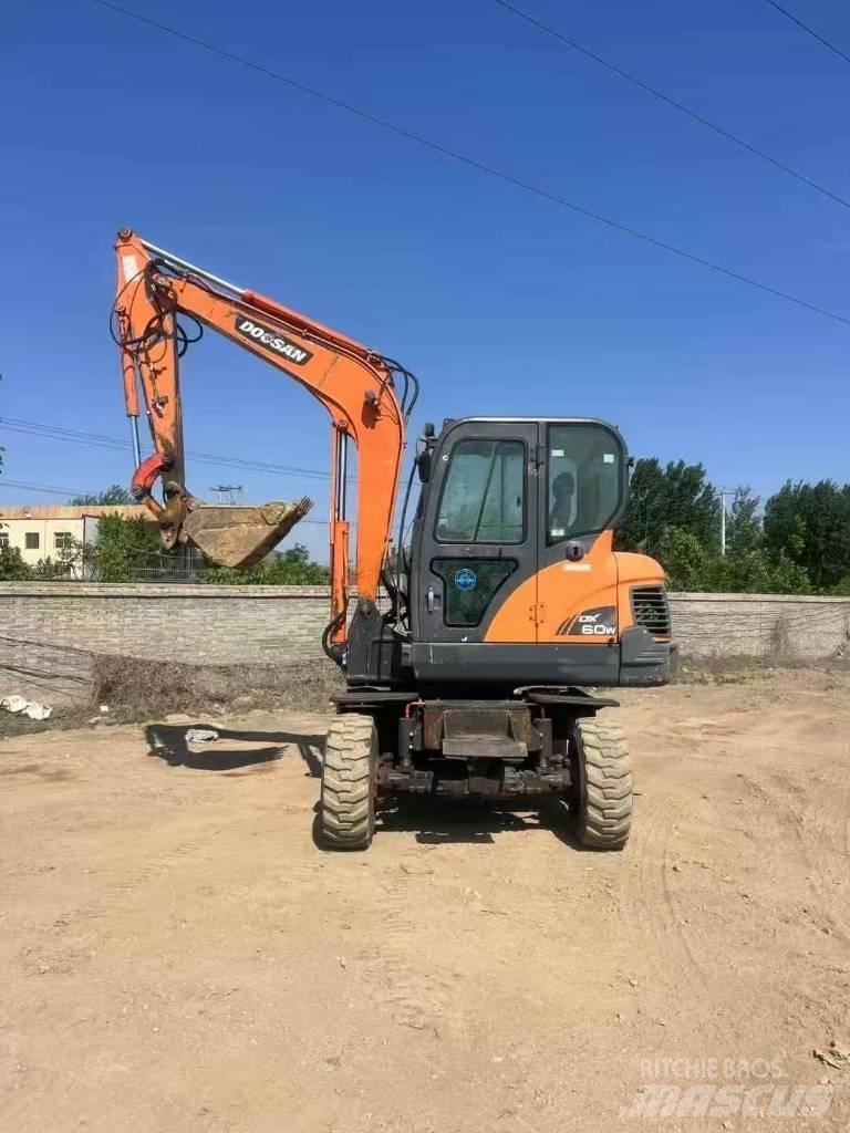Doosan DX60W 轮式挖掘机