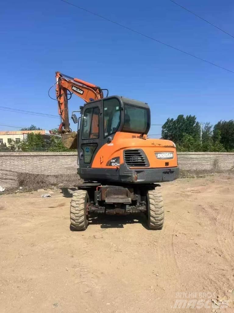 Doosan DX60W 轮式挖掘机