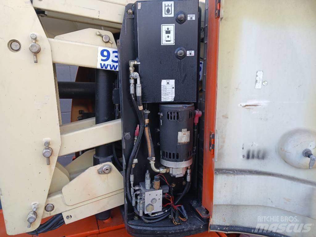JLG E300AJP 曲臂高空工作平台