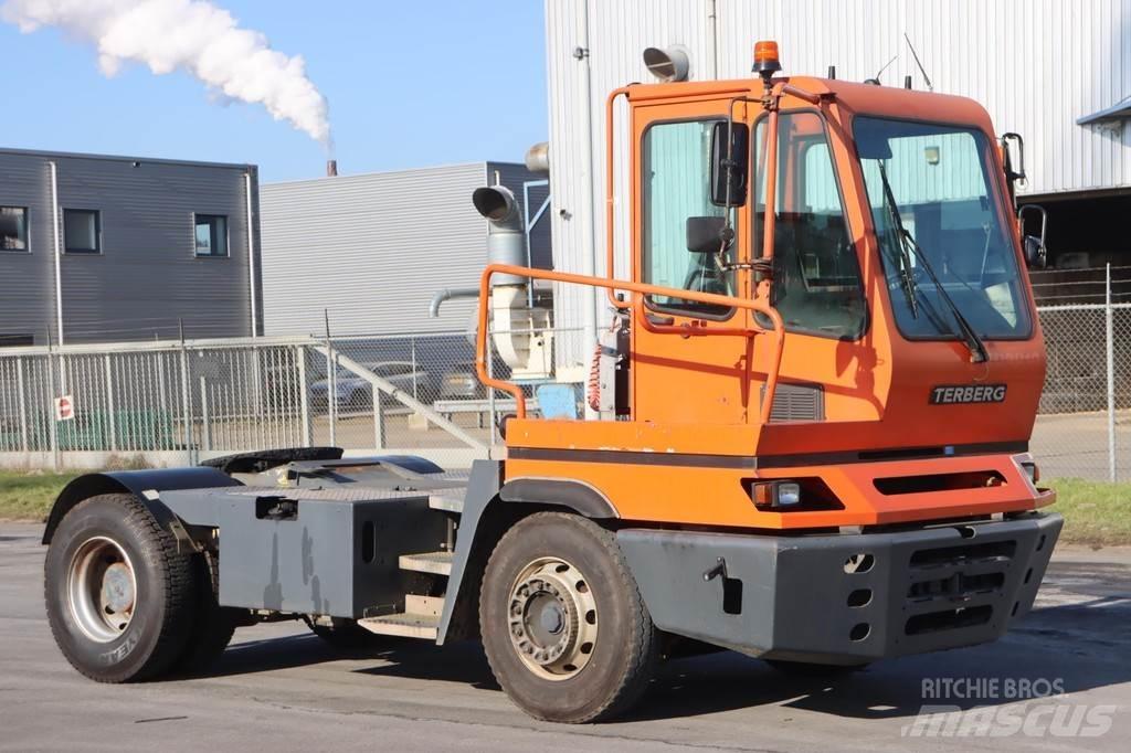 Terberg YT182 码头牵引车