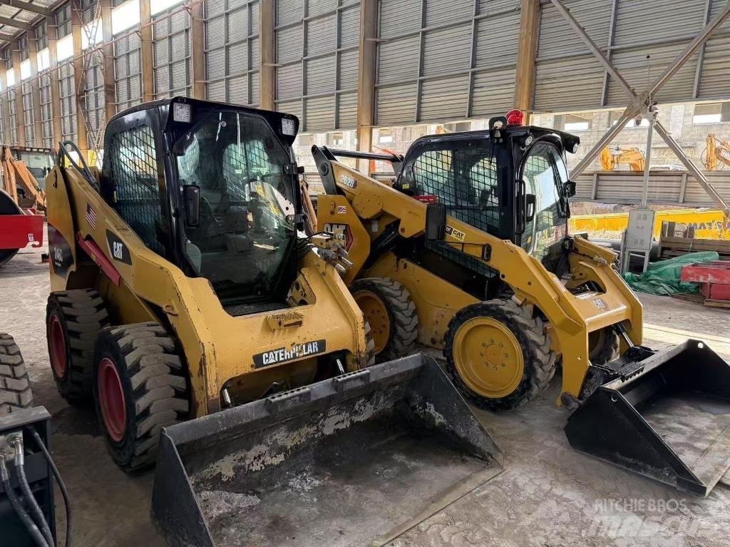 CAT 246C and 262D 滑移装载机