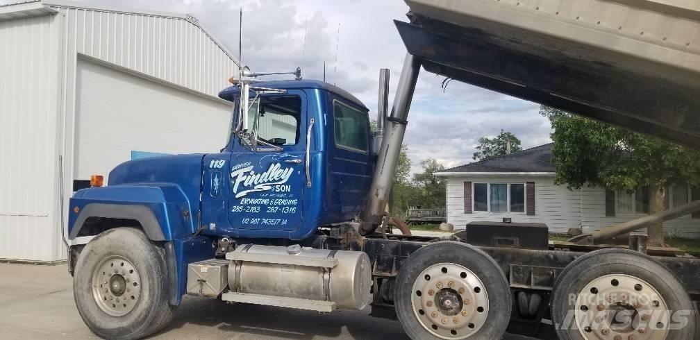 Mack RD 688 S 自卸式货车