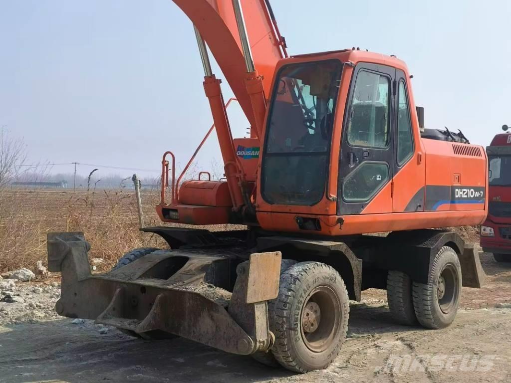 Doosan DH210W-7 轮式挖掘机