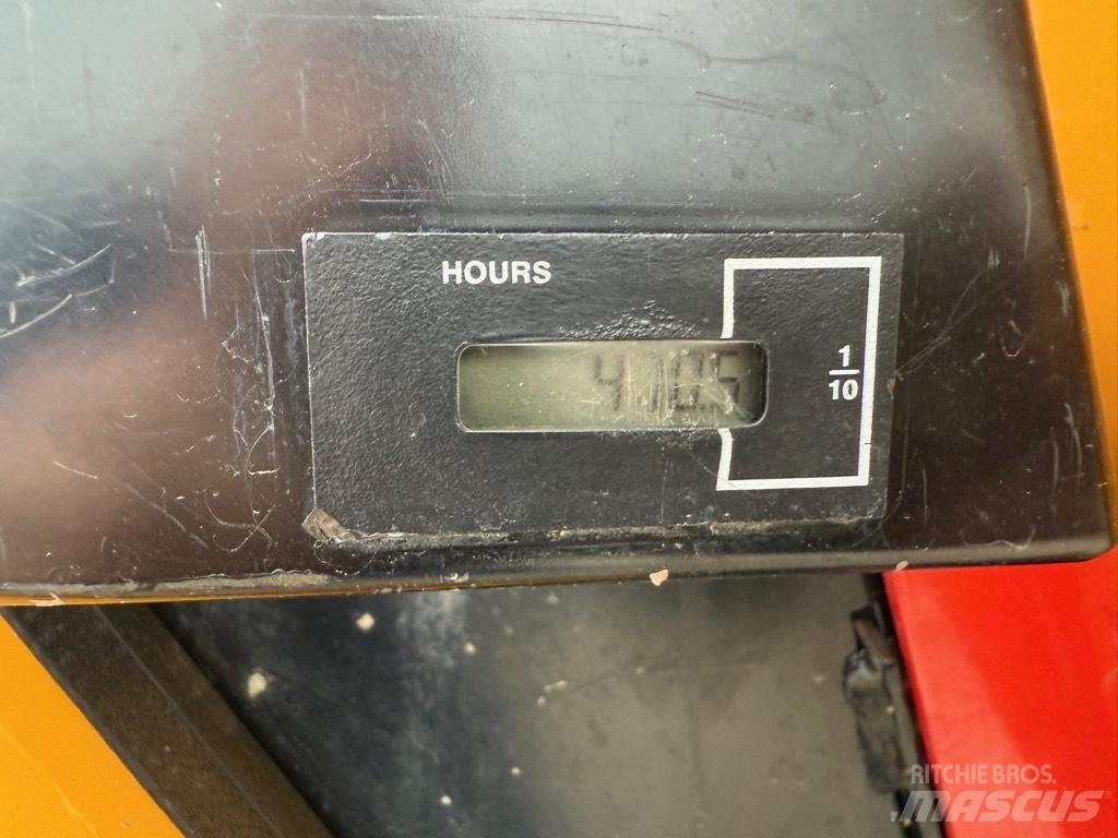 JCB HT D5 履带式自卸车
