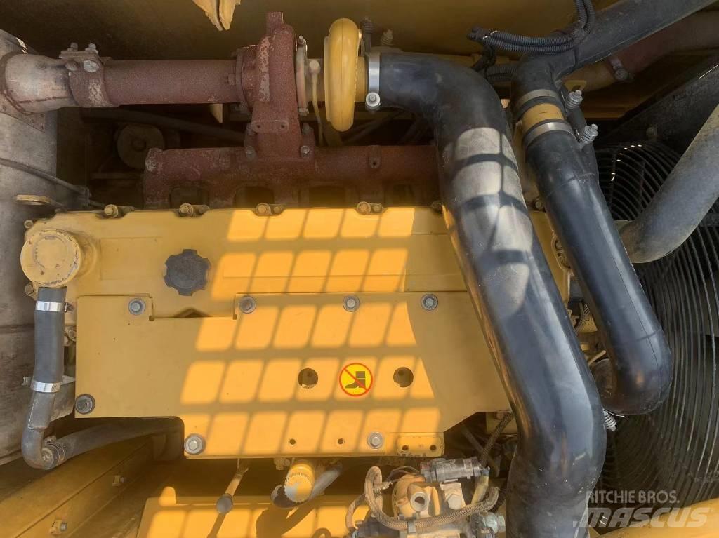 CAT 323 D L 履带挖掘机