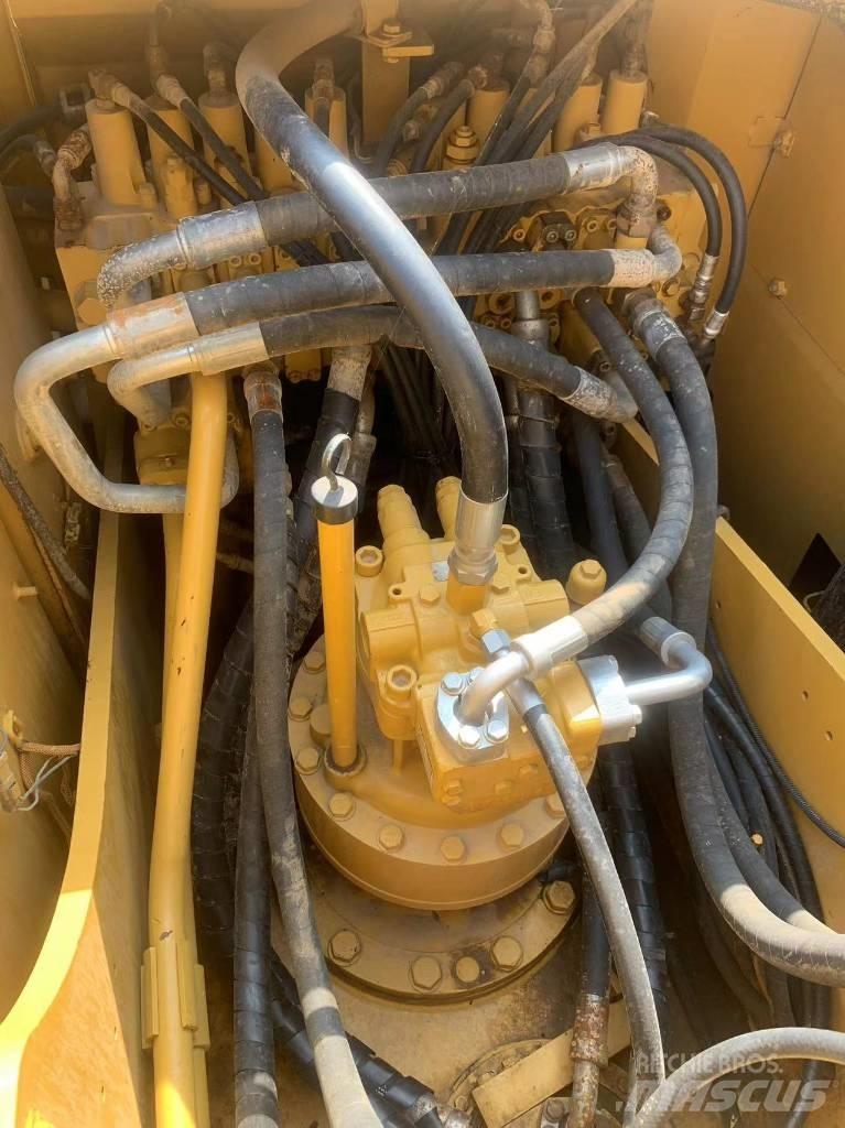 CAT 323 D L 履带挖掘机
