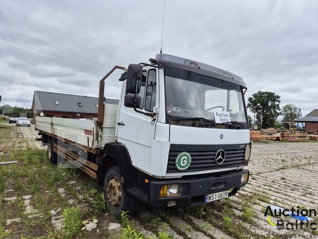 Mercedes-Benz 1117 平板栏板货车