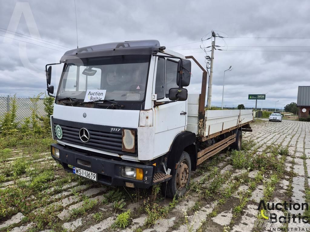 Mercedes-Benz 1117 平板栏板货车